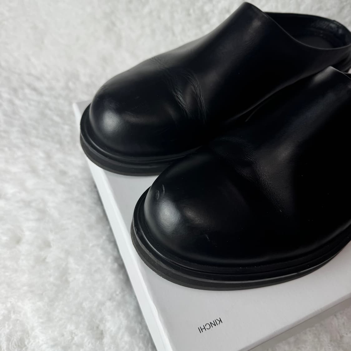 러프넥 무다 블로퍼 뮬 블랙 수제화 상품이미지8