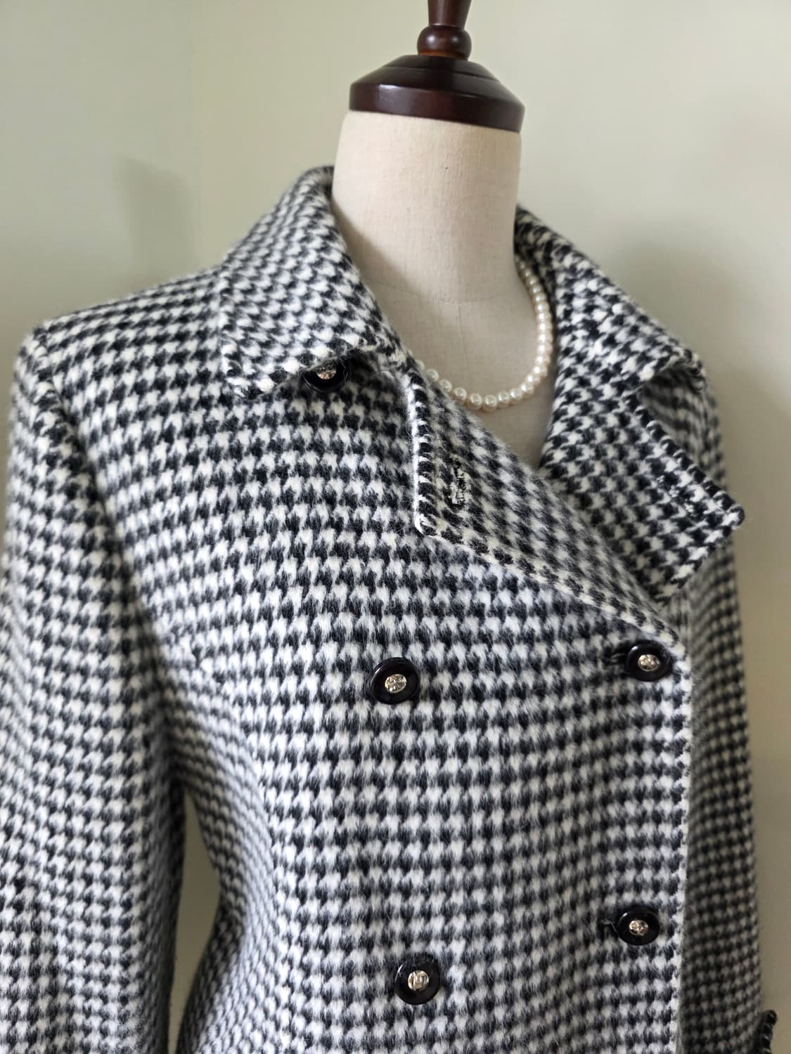 Courreges 꾸레쥬 로고 각인 단추 하운드투스 코트 상품이미지3