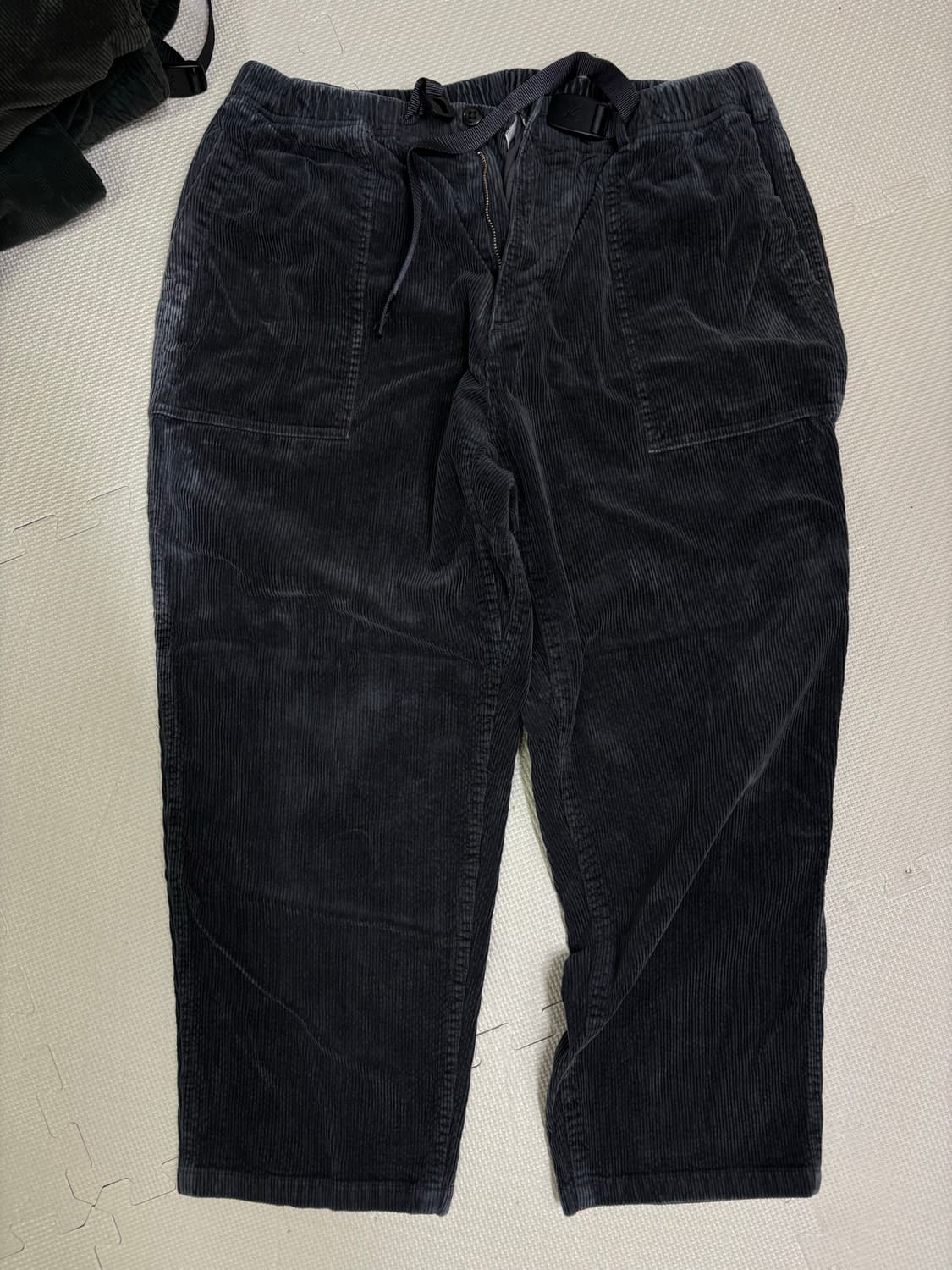 그라미치 코듀로이 팬츠 차콜 상품이미지1