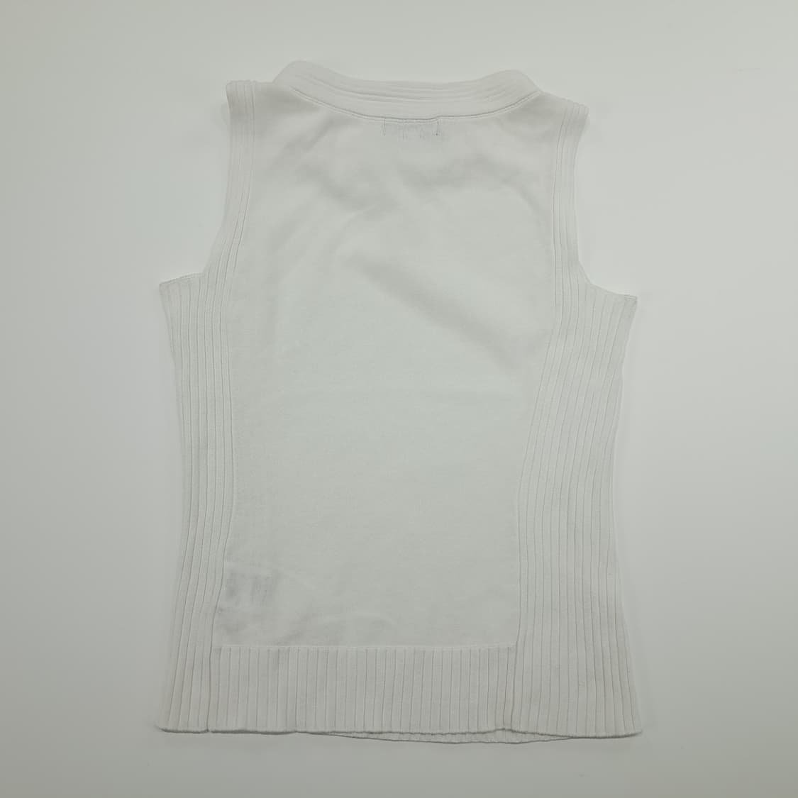 CN848W M 버버리 블루라벨 화이트 코튼 슬리브리스 니트 상품이미지8