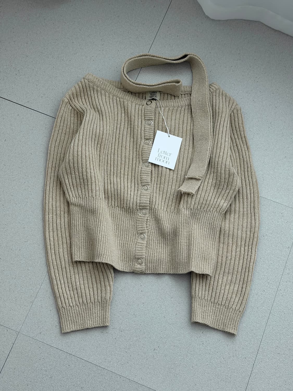 [레터프롬문] 소네트 보트넥 울 가디건 베이지 레터프롬문가디건 상품이미지6
