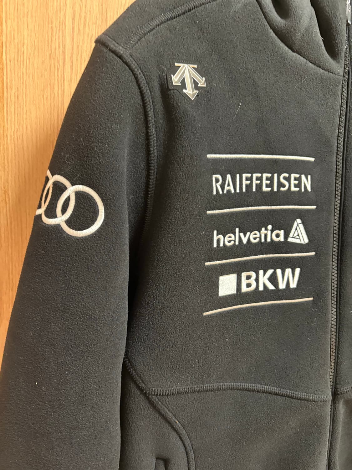 데상트 아우디 스위스 스키 본딩 플리스 자켓 블랙 95 상품이미지2