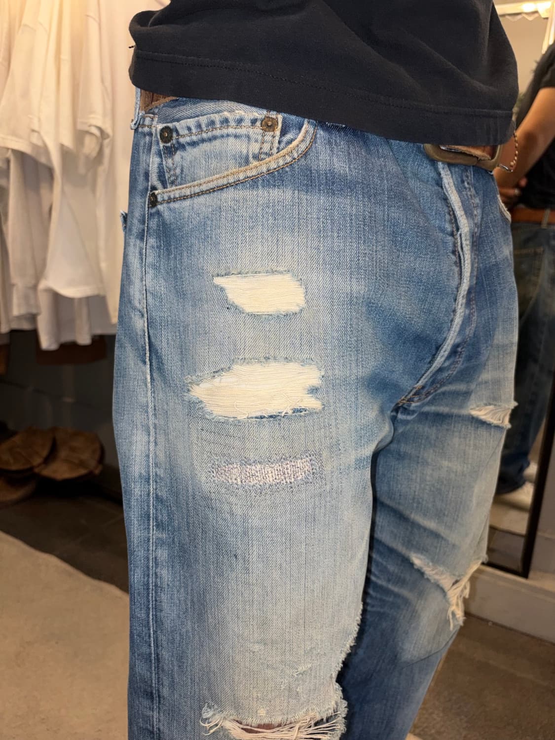 Early 00’s Levi’s 501 repair hard washed 상품이미지4