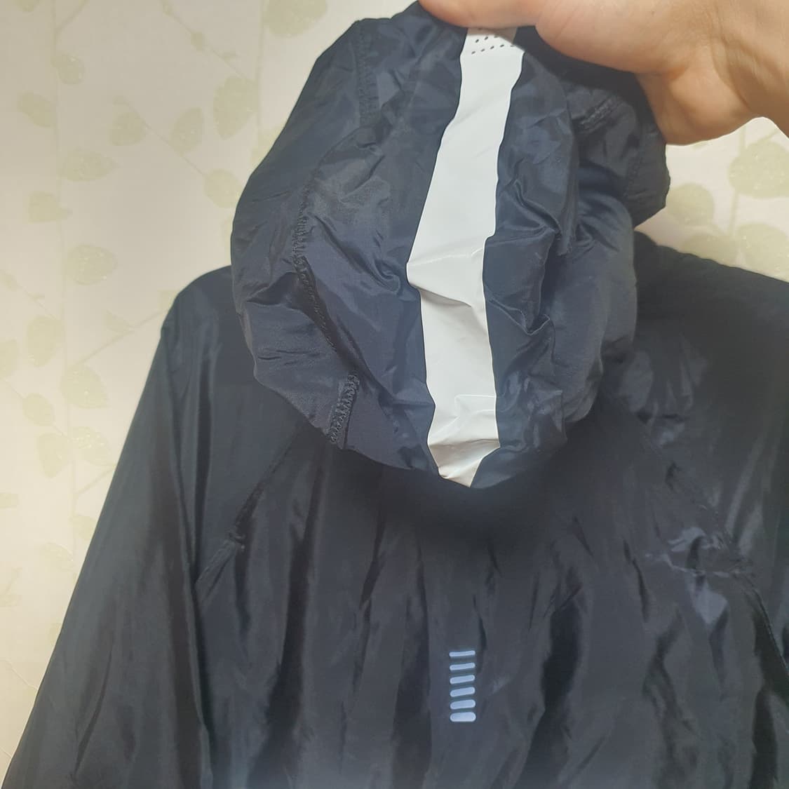 언더아머 블랙 후드 아노락자켓 판매합니다. 상품이미지4