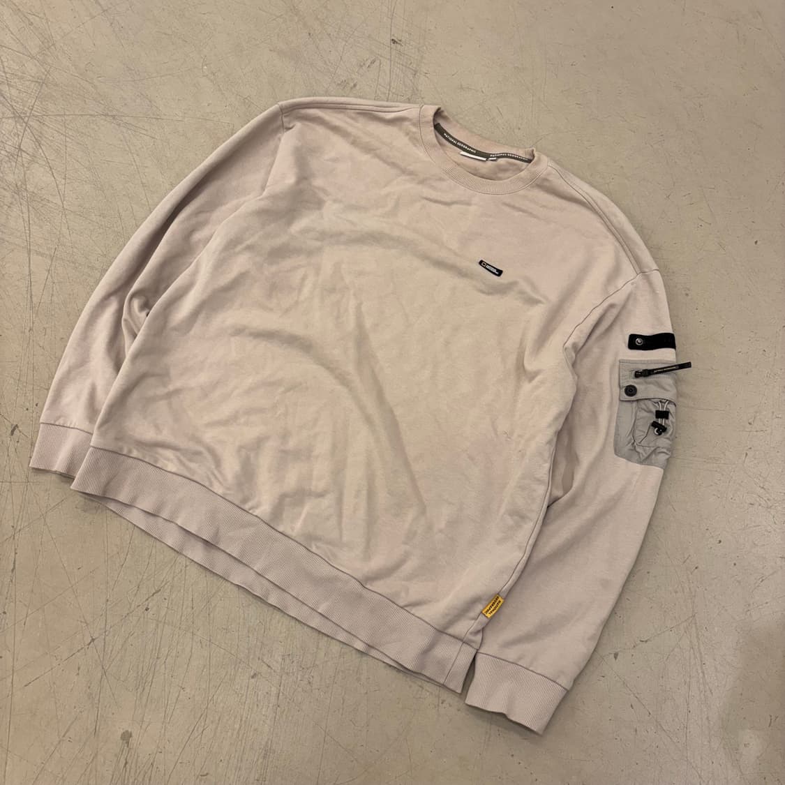 내셔널지오그래픽 암 포켓 맨투맨 상품이미지1