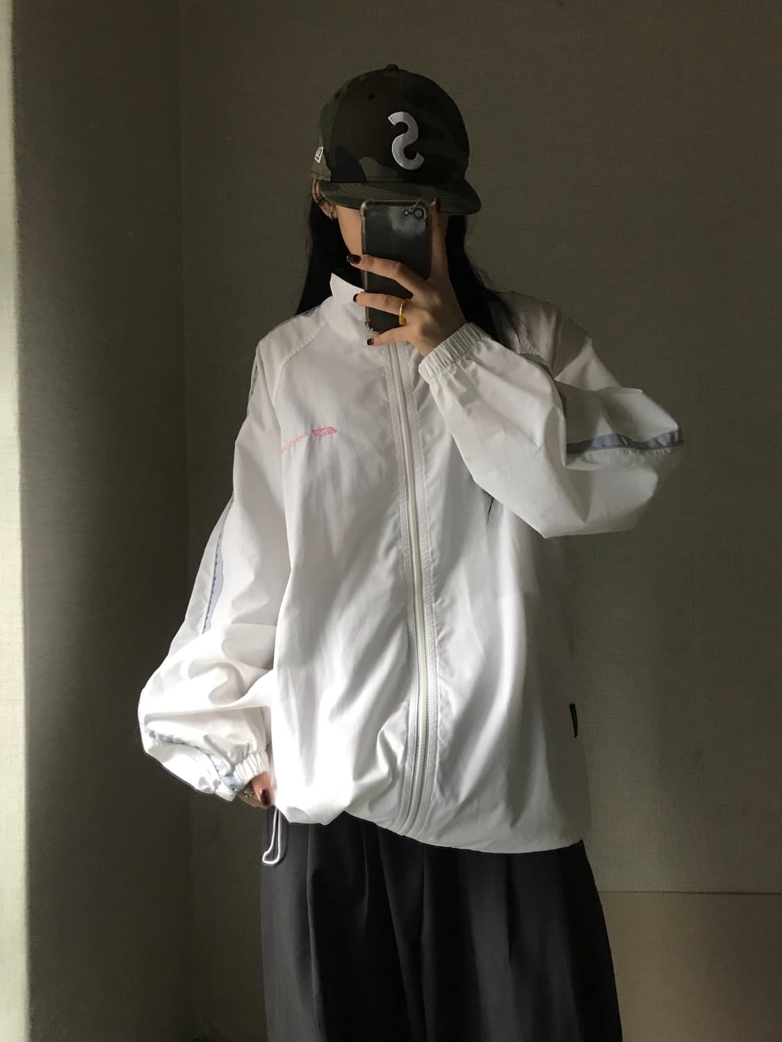리복 화이트 오버핏 바람막이 상품이미지1
