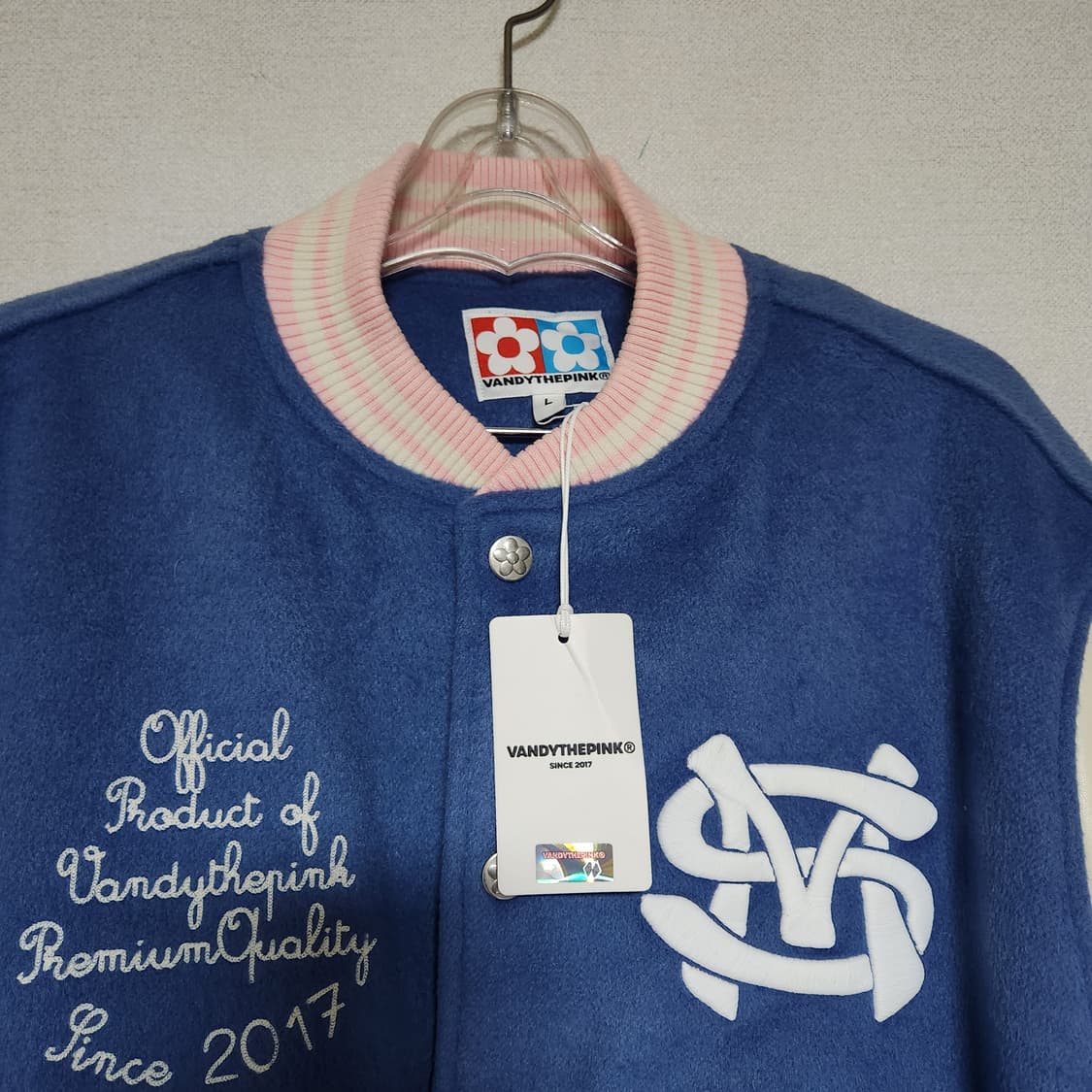 택새옷 반디더핑크 X SM 바시티 자켓 블루 L 상품이미지3