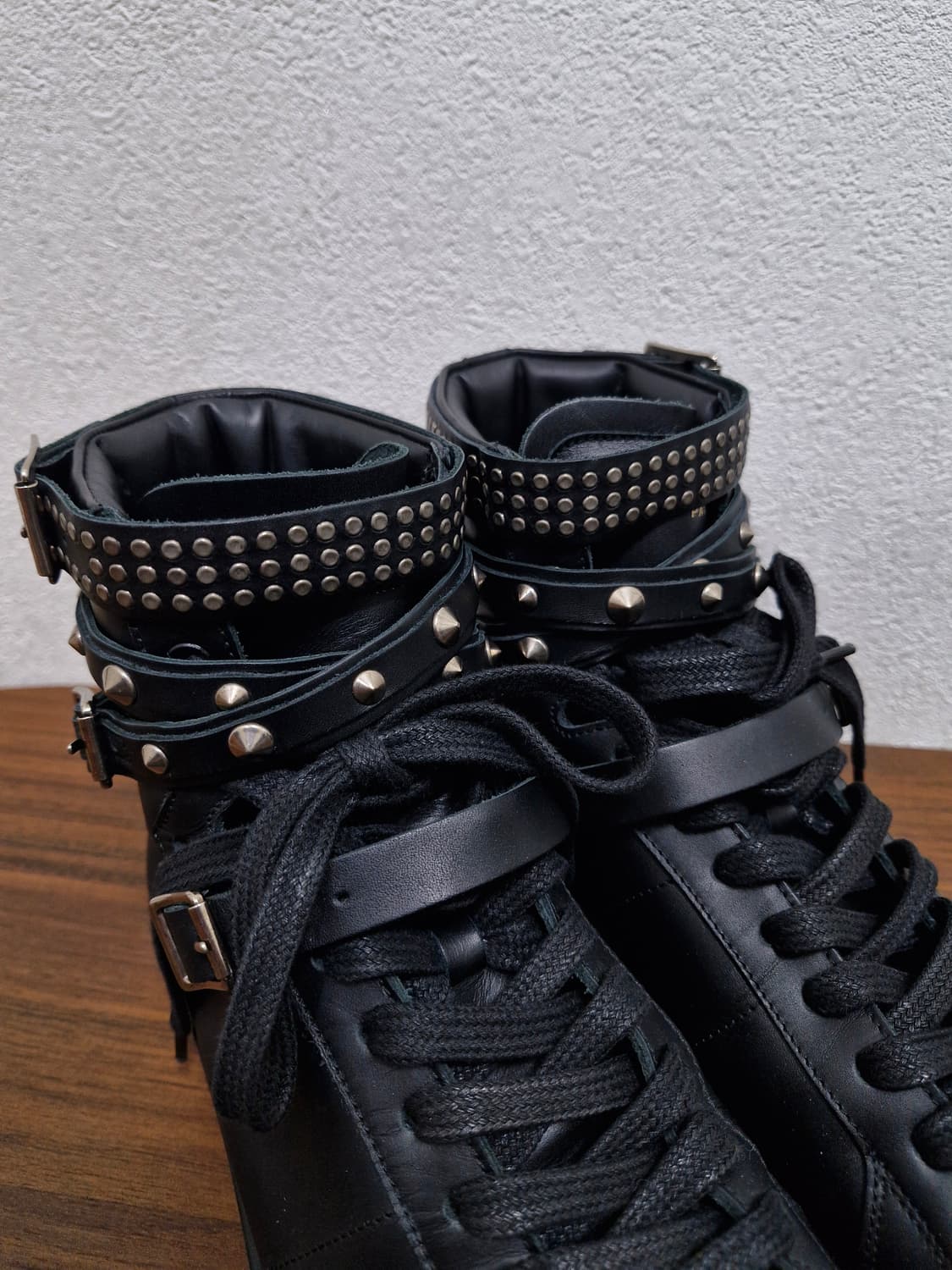 [41] SLP 생로랑 FW14 SL16H 스터드 하이탑 스니커즈 상품이미지5