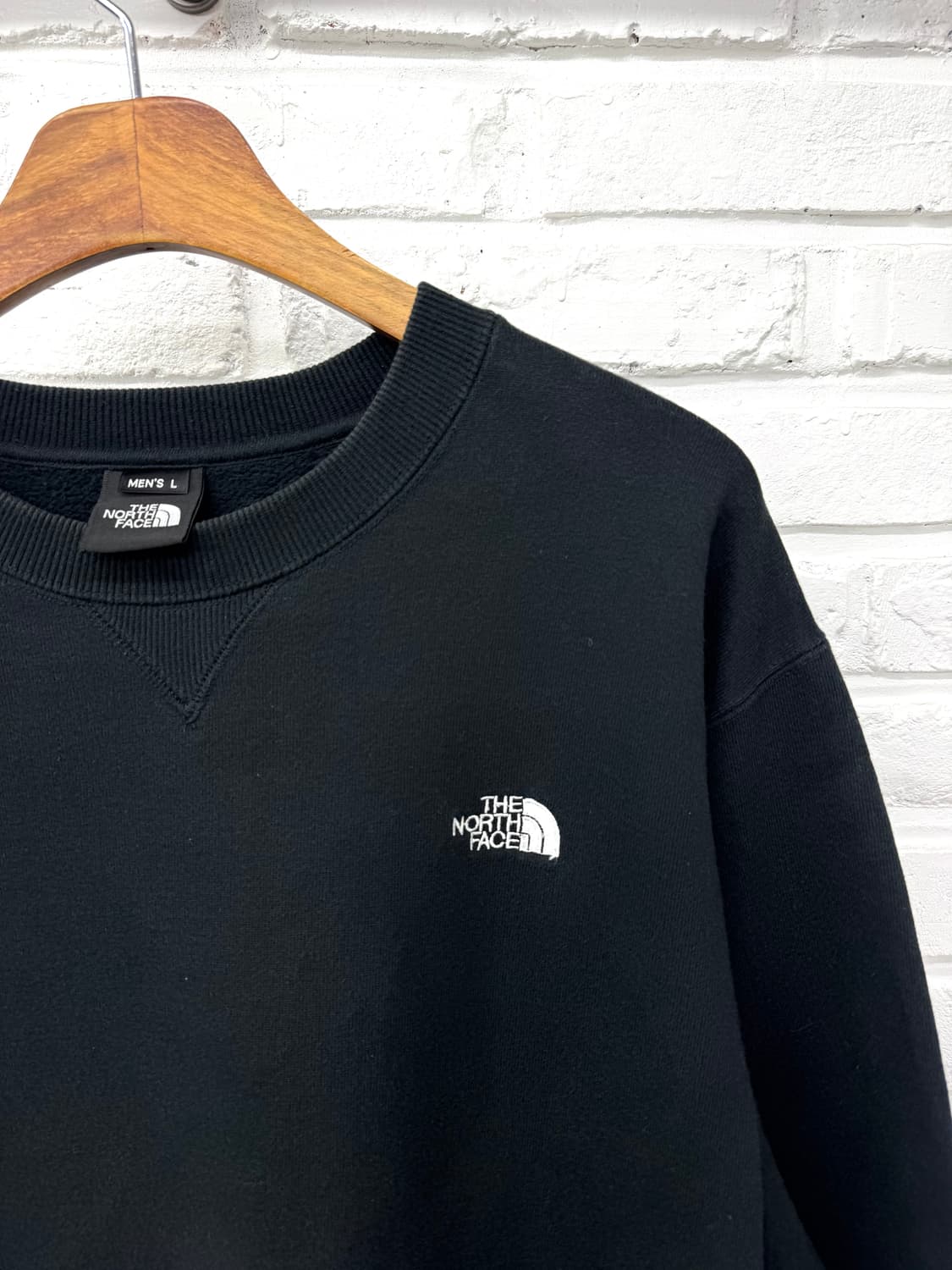 노스페이스 블랙 백로고 스웻셔츠 상품이미지4