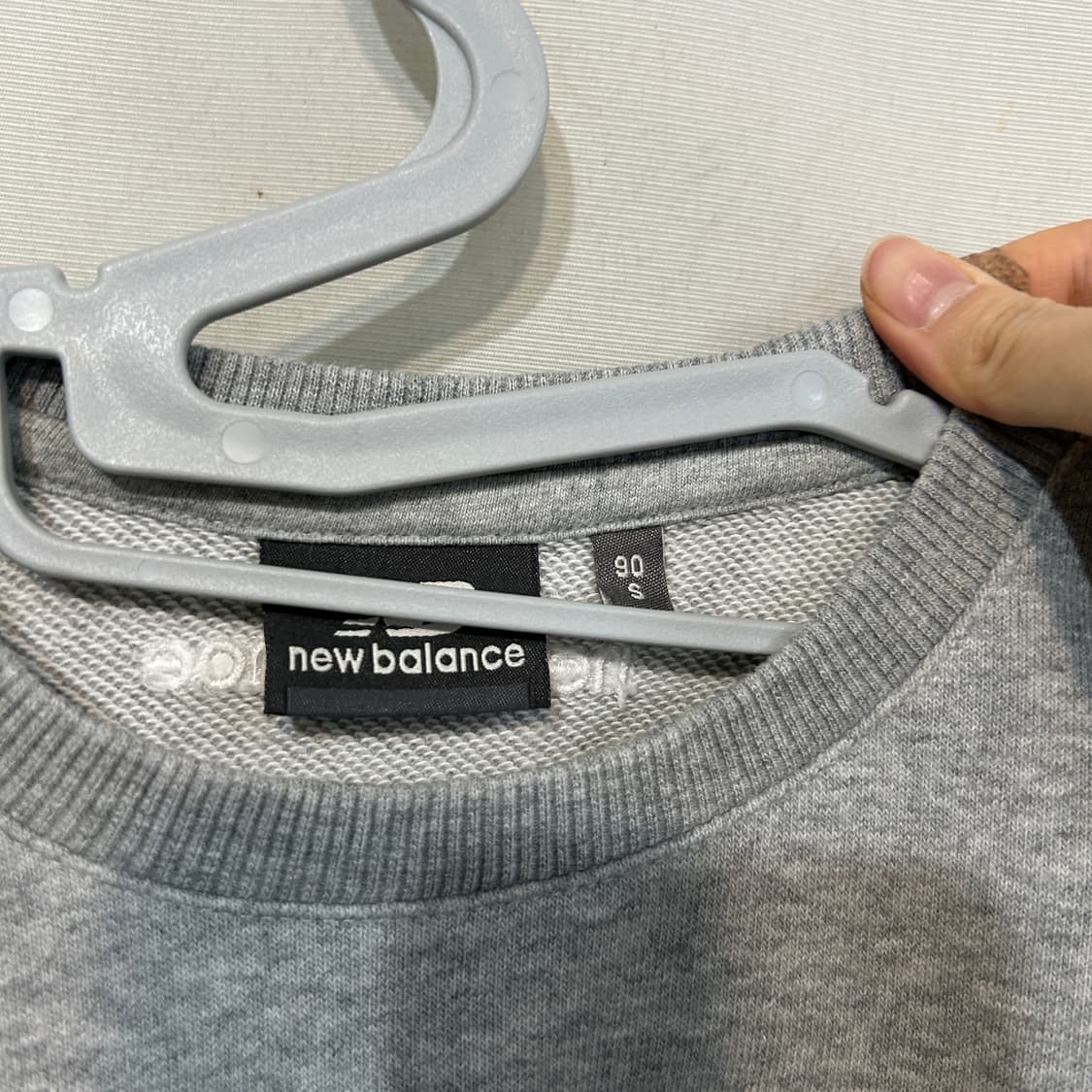 뉴발란스 여성 맨투맨 티셔츠 90 그레이 상품이미지2