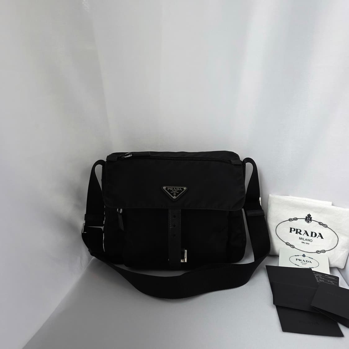 [정품  PRADA] 프라다 사피아노 나일론 크로스백 주우재백 남녀공용 상품이미지1