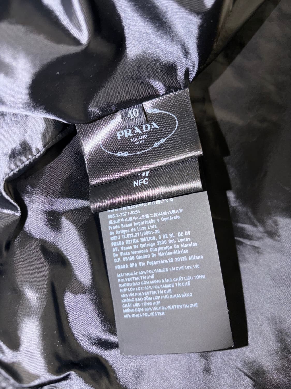 프라다 여성 블랙 경량 패딩 상품이미지3