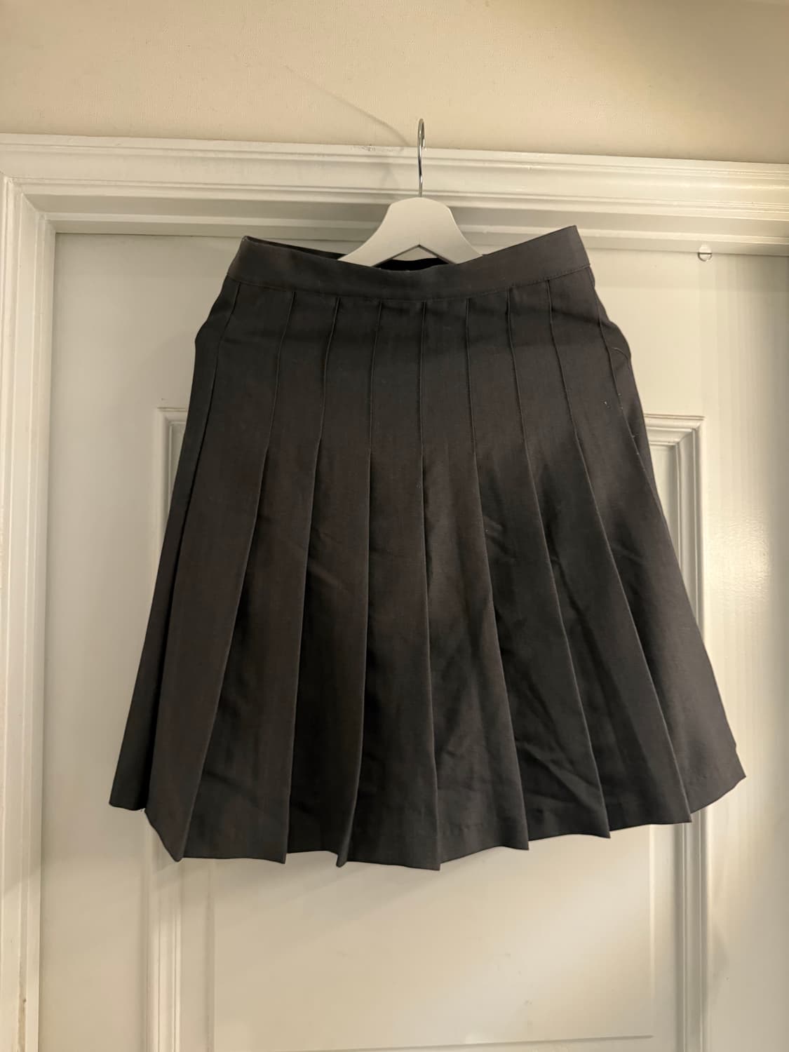 블랙업 그레이 플리츠 미디 스커트 상품이미지1