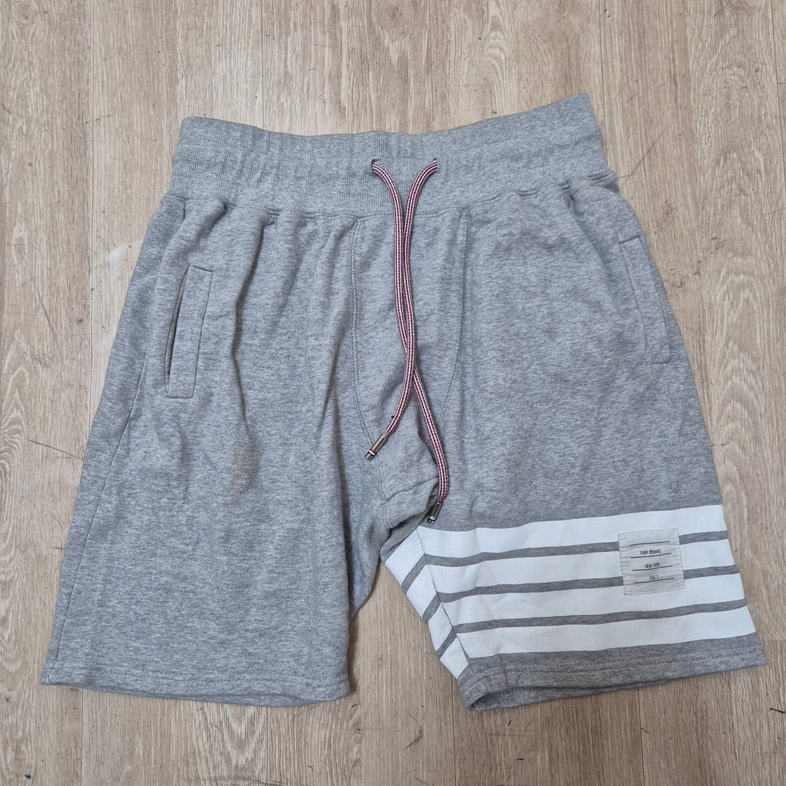 톰브라운 뉴욕 클래식 루프백 4선 스웻 쇼츠 반바지 상품이미지1