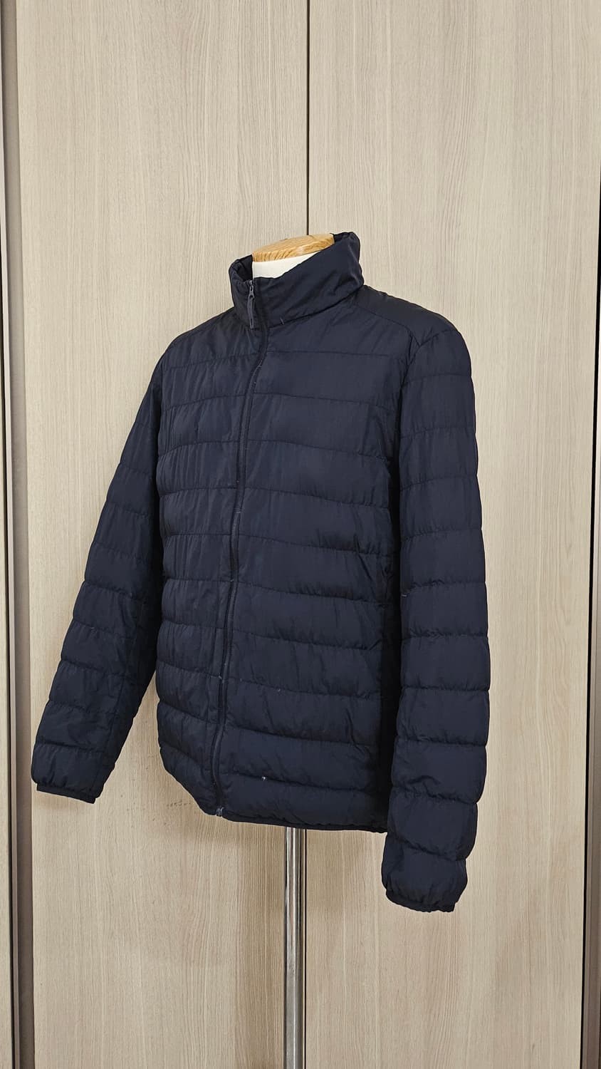 (세탁완료) 유니클로 초경량 다운 패딩 딥네이비 M 95 상품이미지4