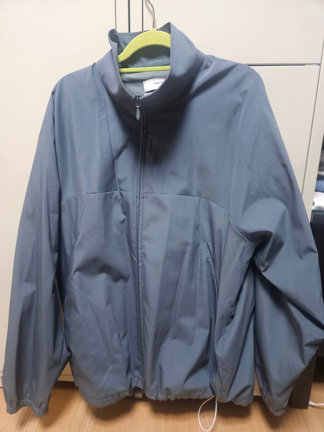 그라프페이퍼 하이넥 카라집업 모스그린 팝니다. 상품이미지1