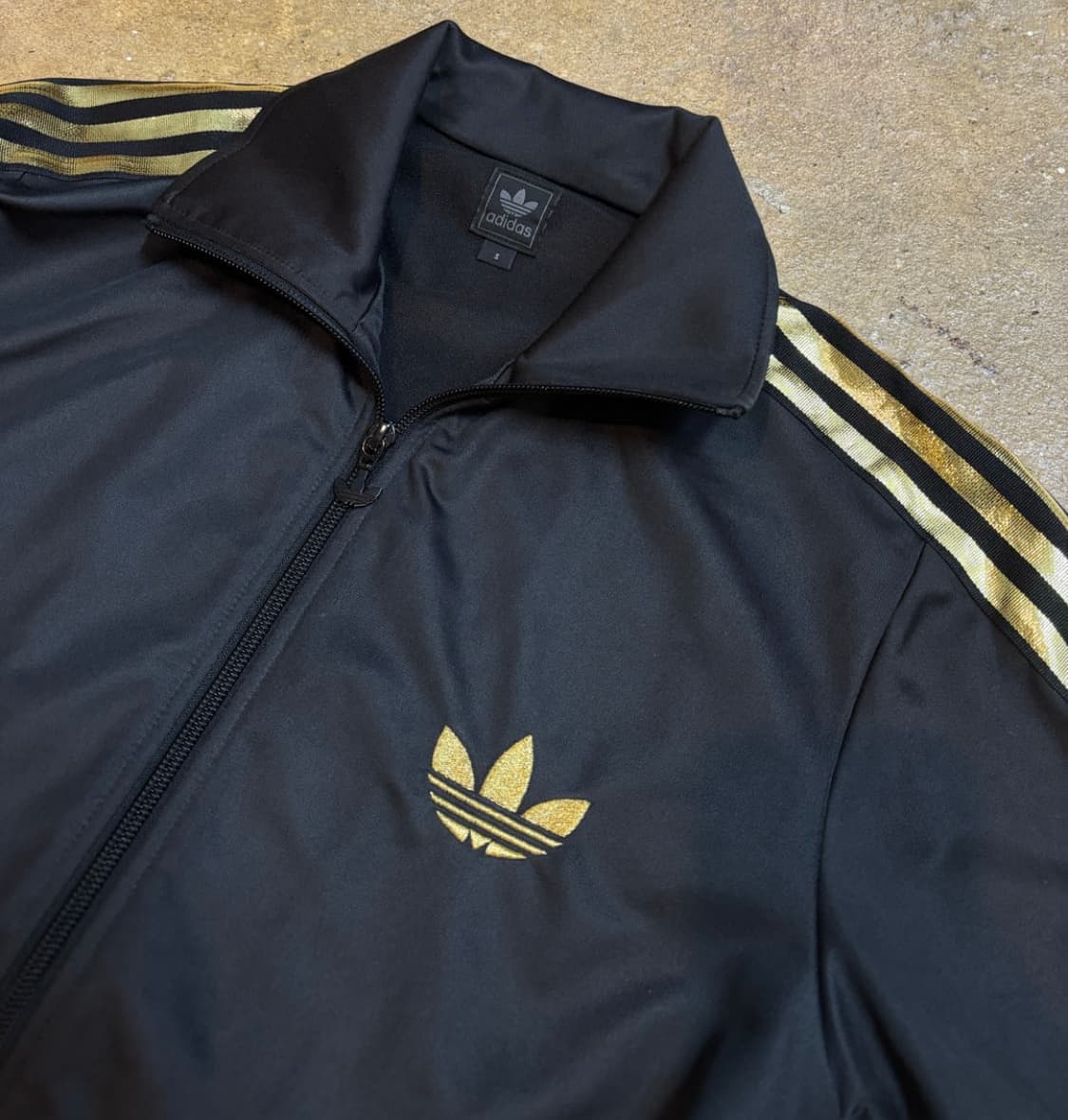 아디다스 구파이어드 검골 검금 저지  상품이미지1