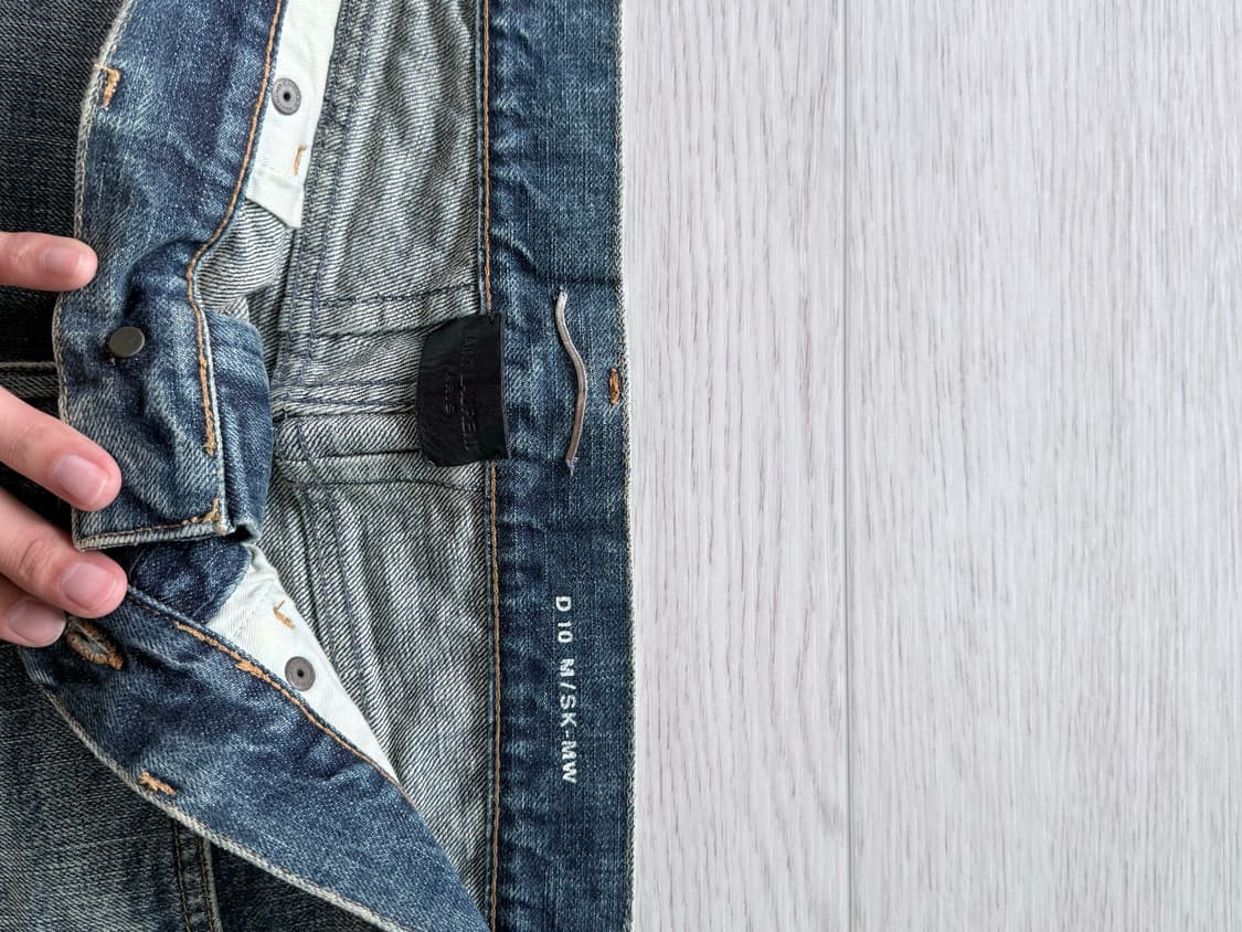 Saint Laurent Washed Distressed Jeans 상품이미지3
