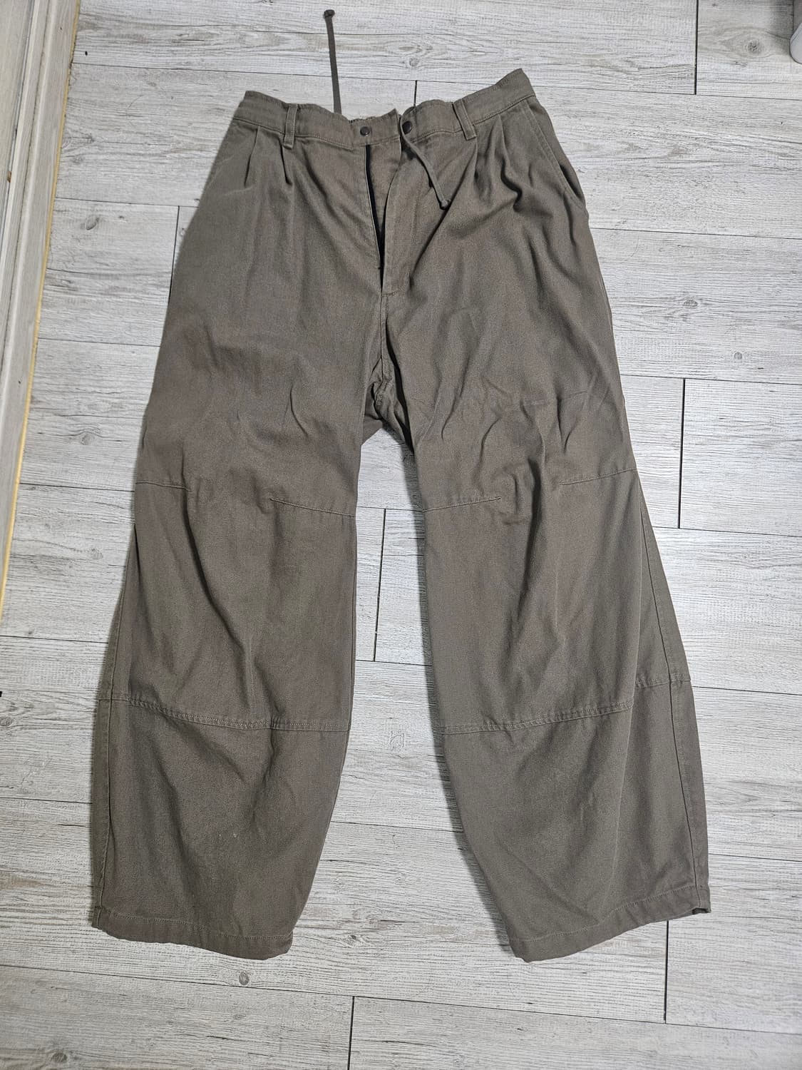 해칭룸 볼륨팬츠 다크베이지 상품이미지2