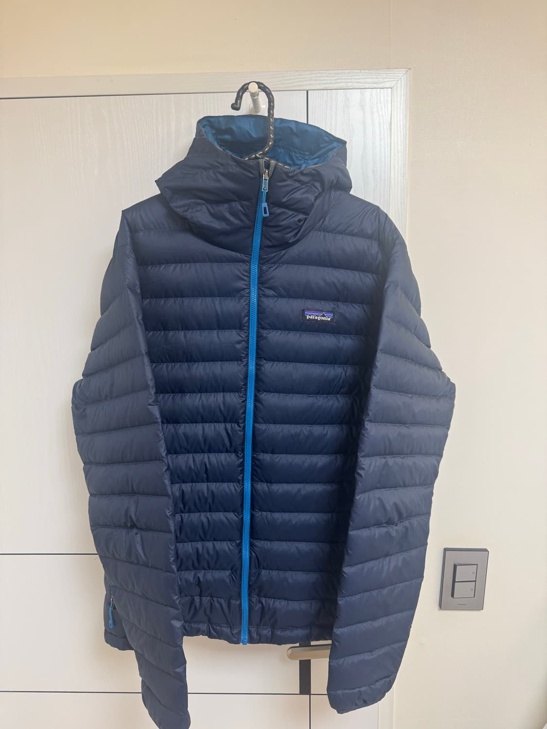파타고니아 다운스웨터 후디 네이비 상품이미지1