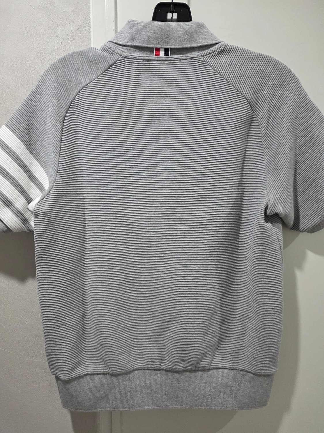 톰브라운 삼선 완장 그레이 반팔 폴로 상품이미지3