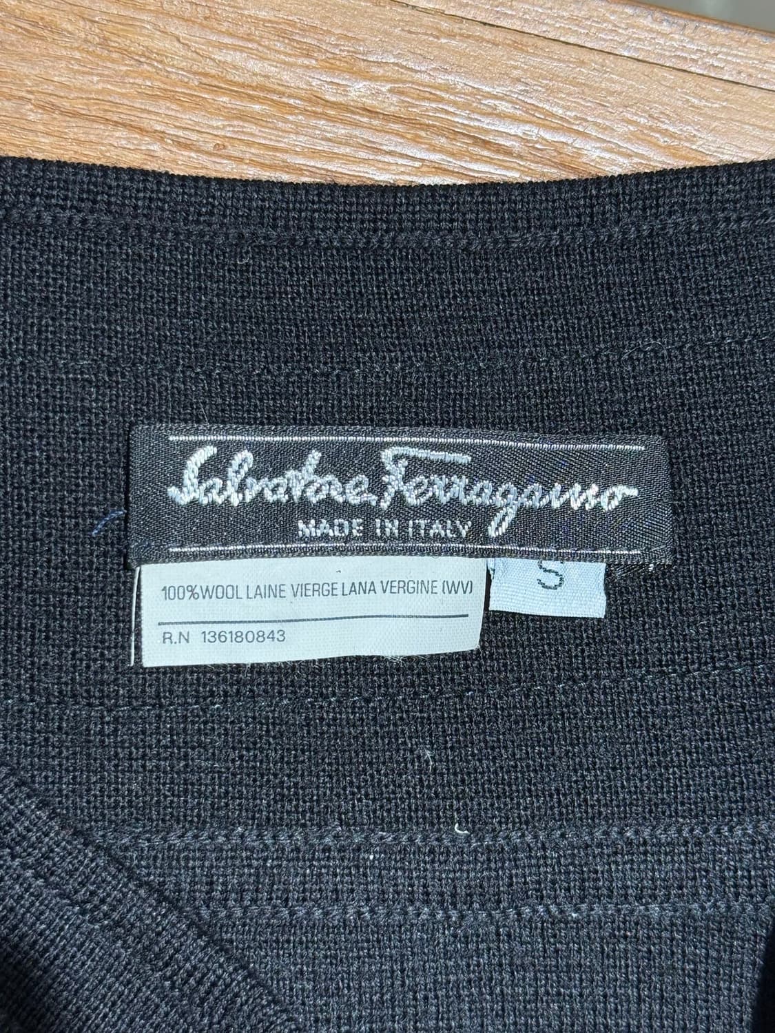 페라가모 블랙 라나버진울 버튼 미디 스커트 상품이미지7