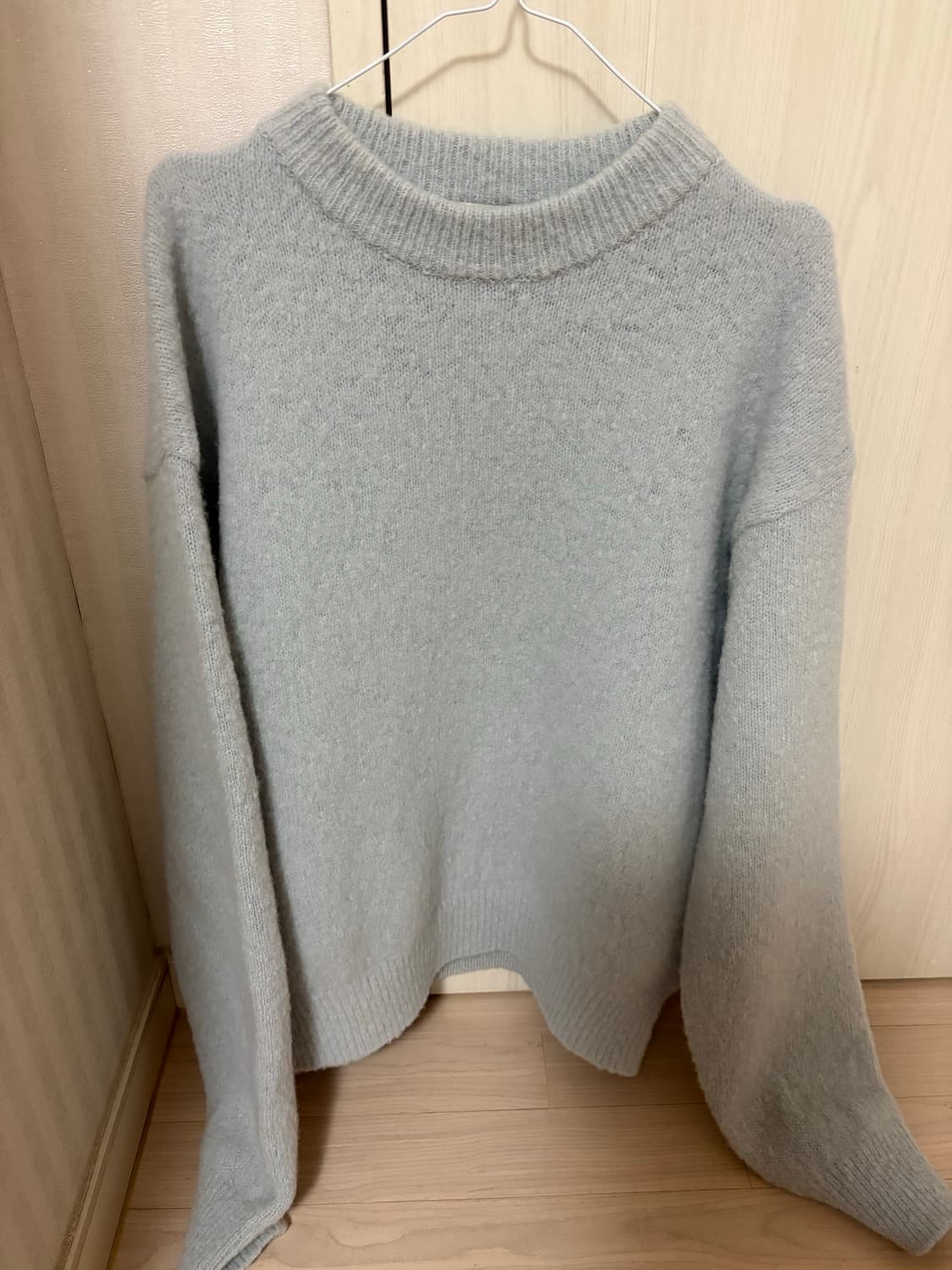 FLUFFY BRUSHED LONG SLEEVE KNIT 상품이미지1