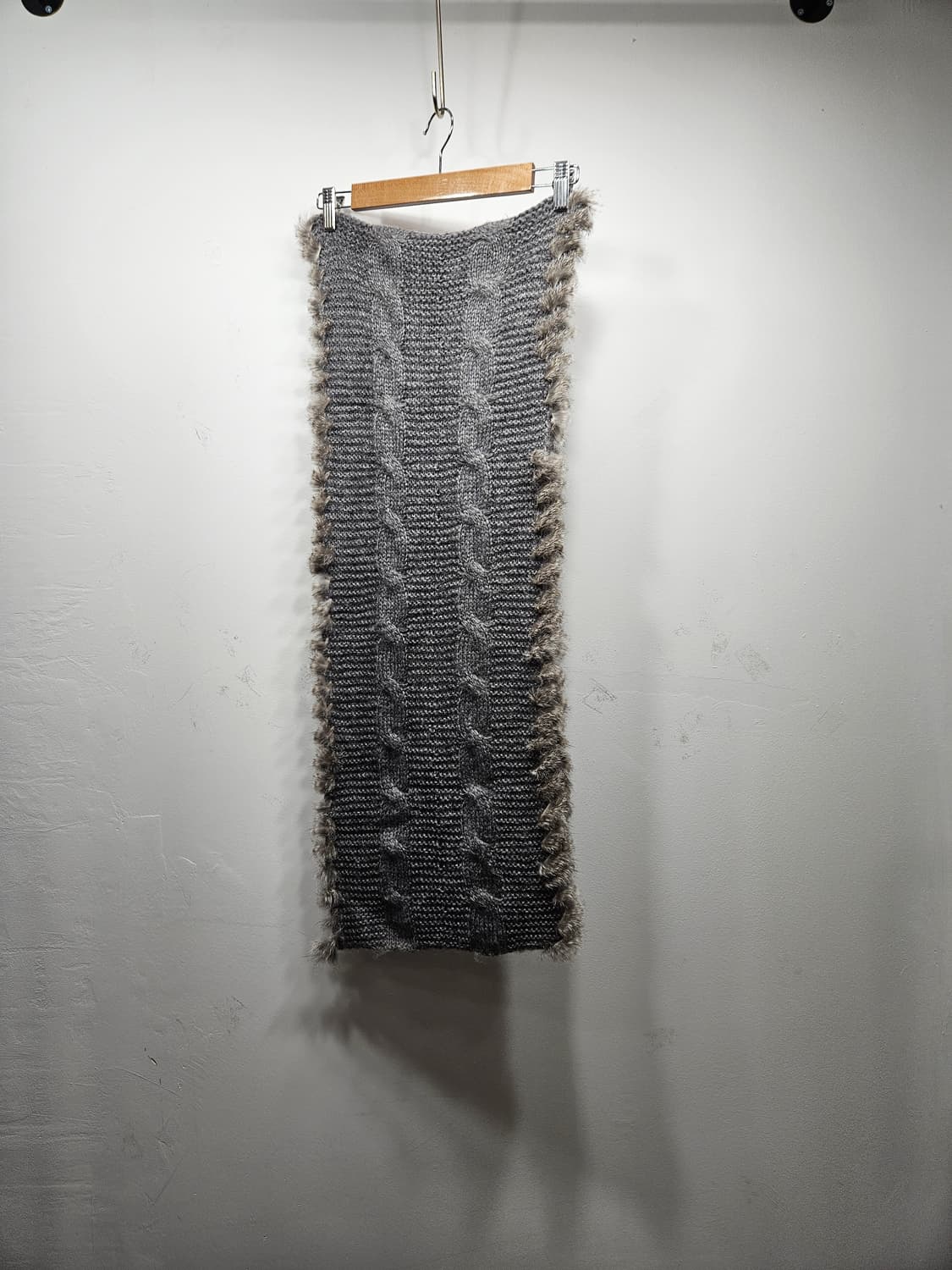 토끼털 트리밍 회색 니트 머플러 상품이미지4