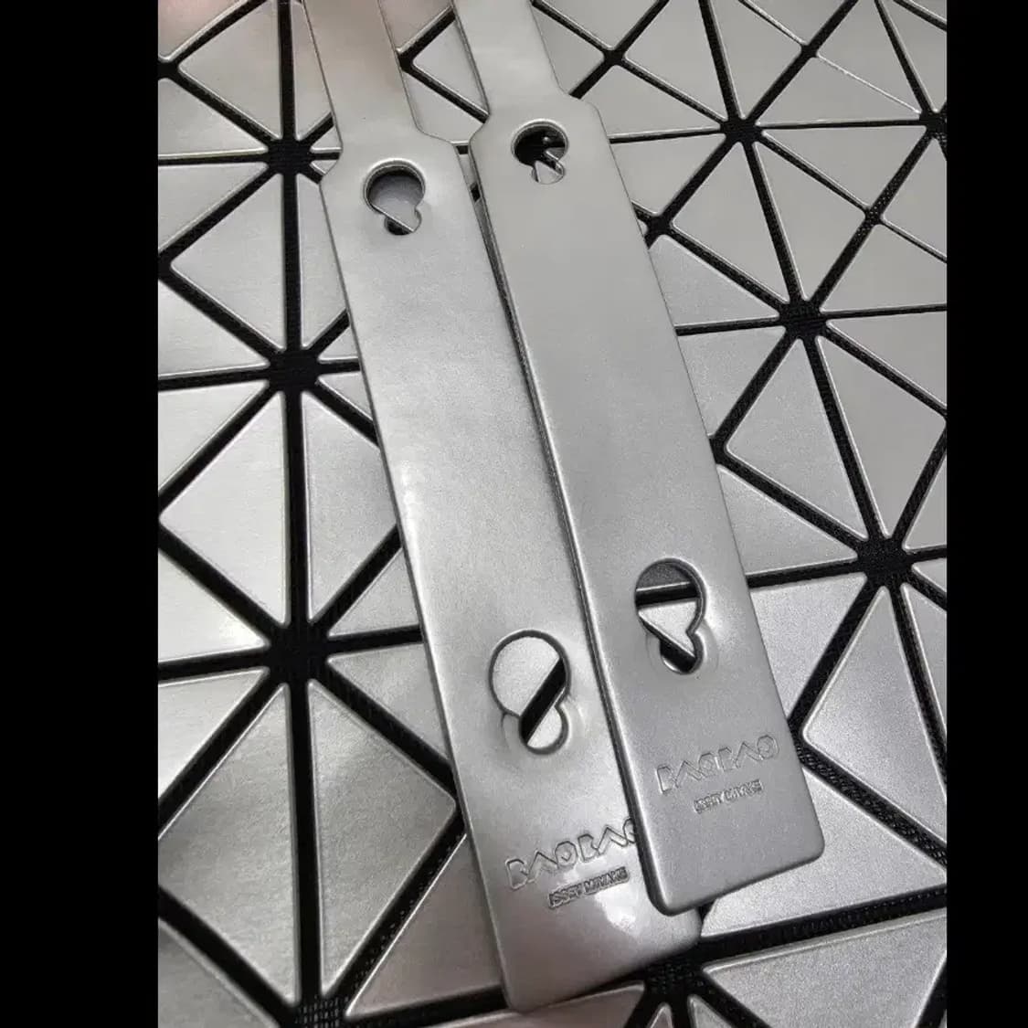 바오바오 이세이미야케 루센트 실버 토트백 상품이미지6