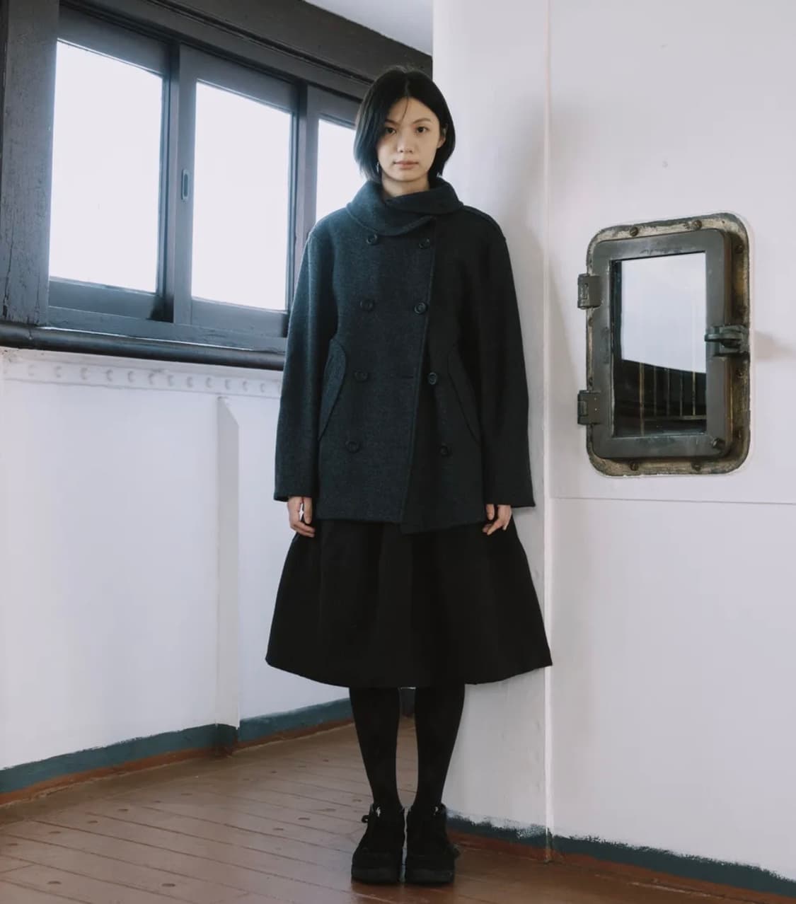 오헤시오 코트 차콜 색상 구합니다 상품이미지1