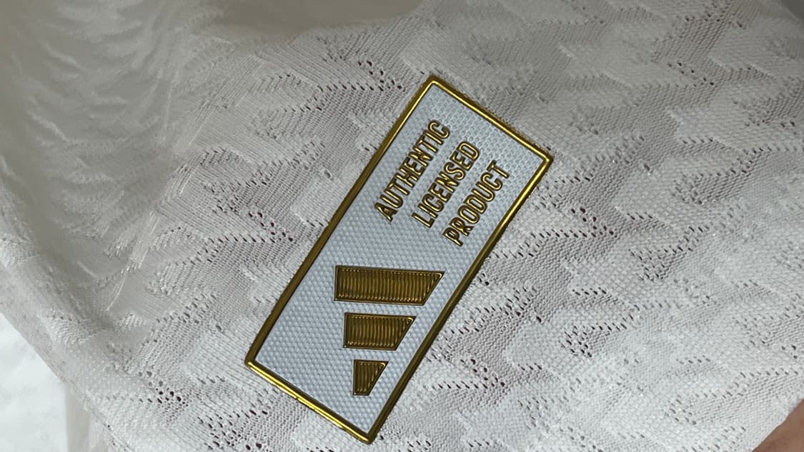 아디다스 레알마드리드 24/25 홈어 센틱 유니폼 상품이미지4