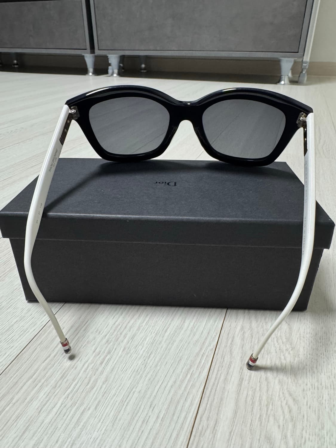 톰브라운 권지연 선글라스 상품이미지4