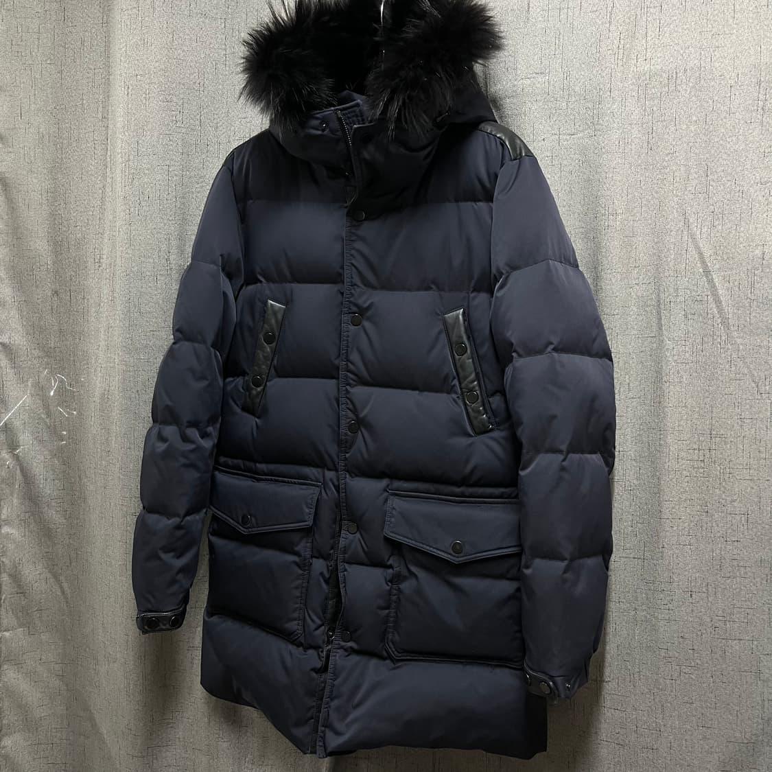 [L남성] 시스템옴므 구스다운 양가죽 배색 라쿤퍼 패딩 상품이미지2