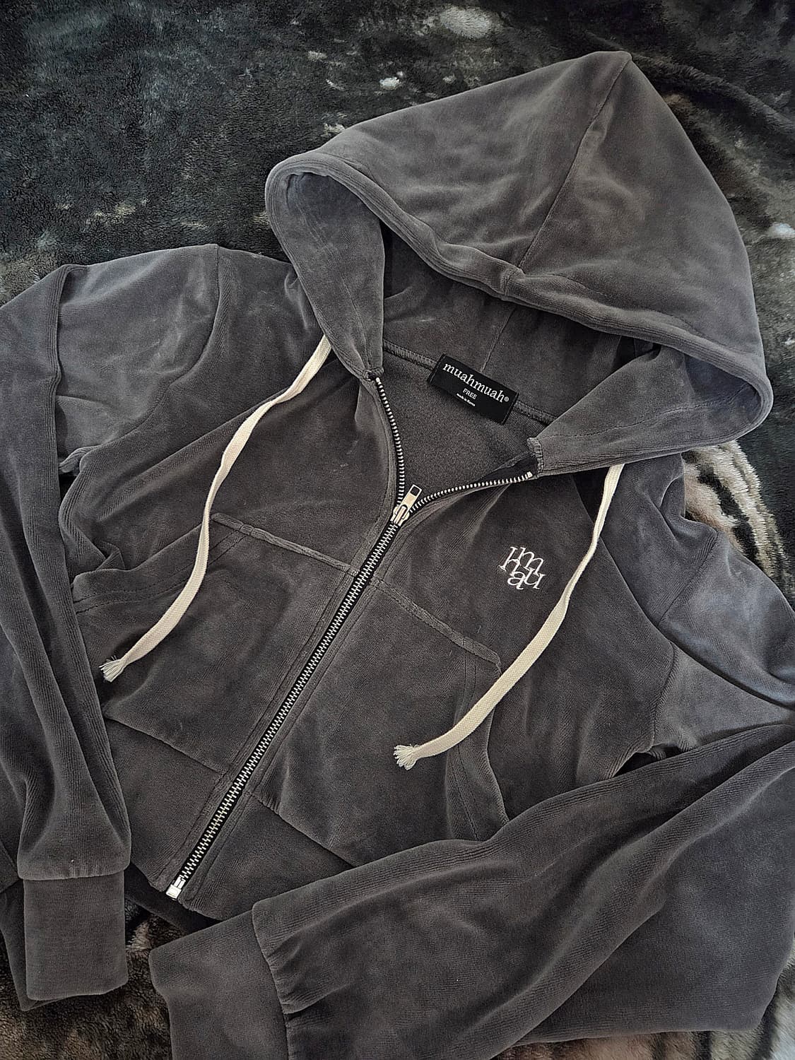 무아무아 그레이 벨벳 크롭 후집 상품이미지1