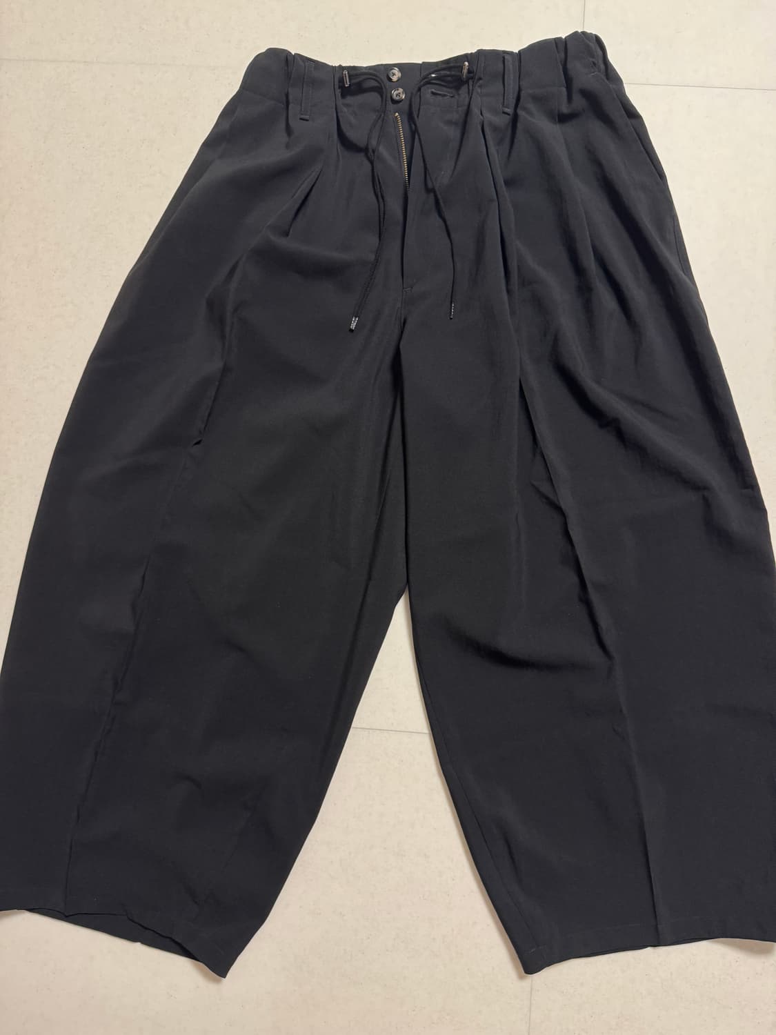 실라주 24ss 블랙 서큘러팬츠 폴리 100 상품이미지1