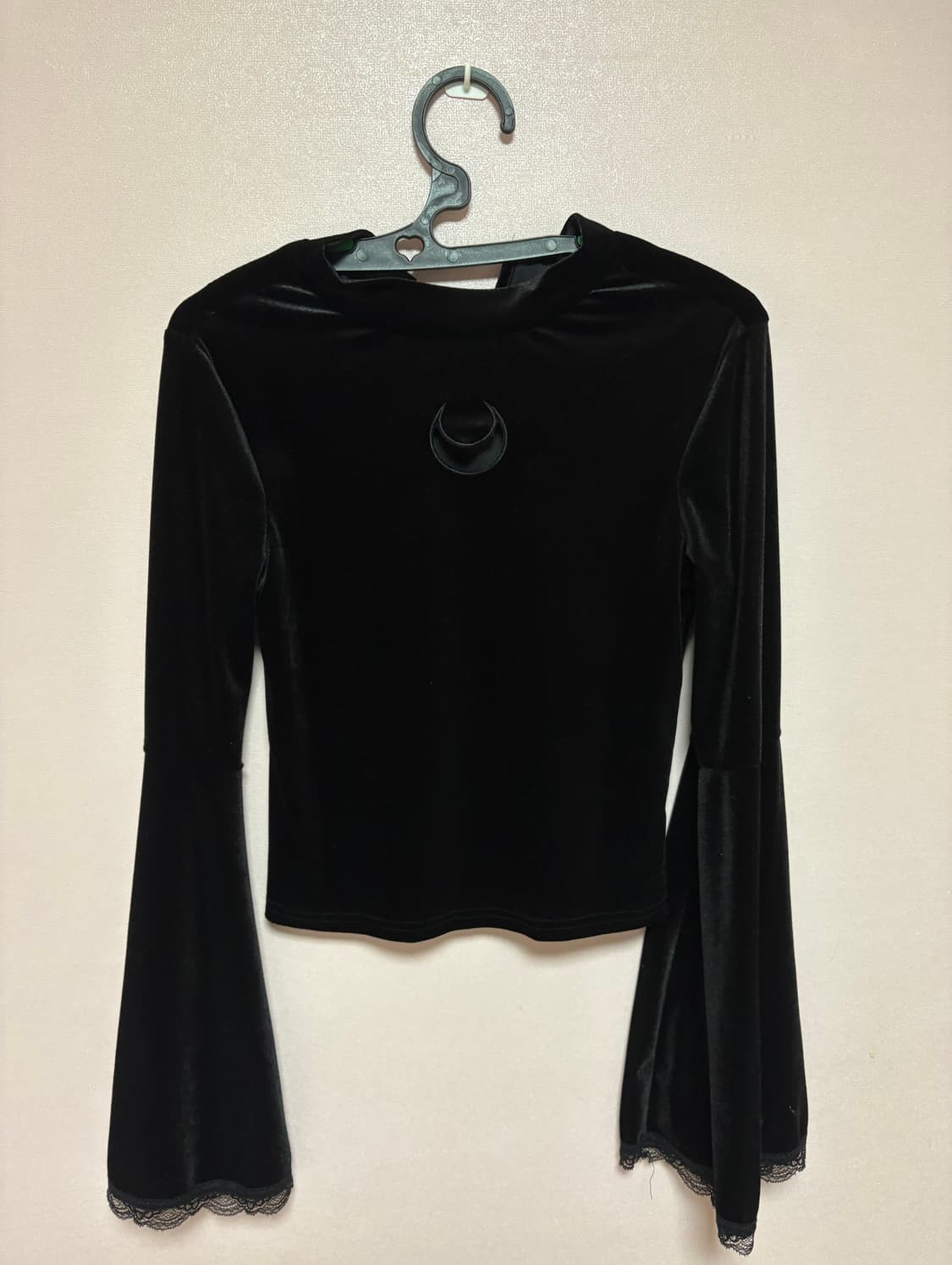 벨벳 블랙 초승달 블라우스 상품이미지3