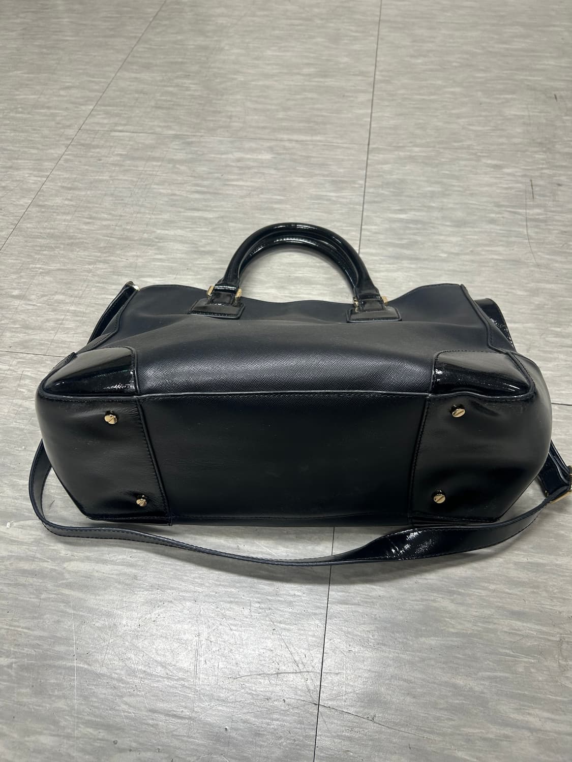 토리버치 블랙 가죽 토트백 상품이미지3