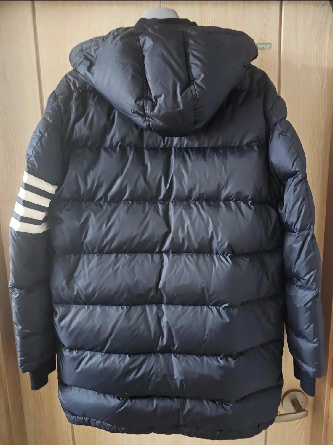 톰브라운 24ss 사선완장 매트 나일론 다운패딩(2/오케이몰정품) 상품이미지3