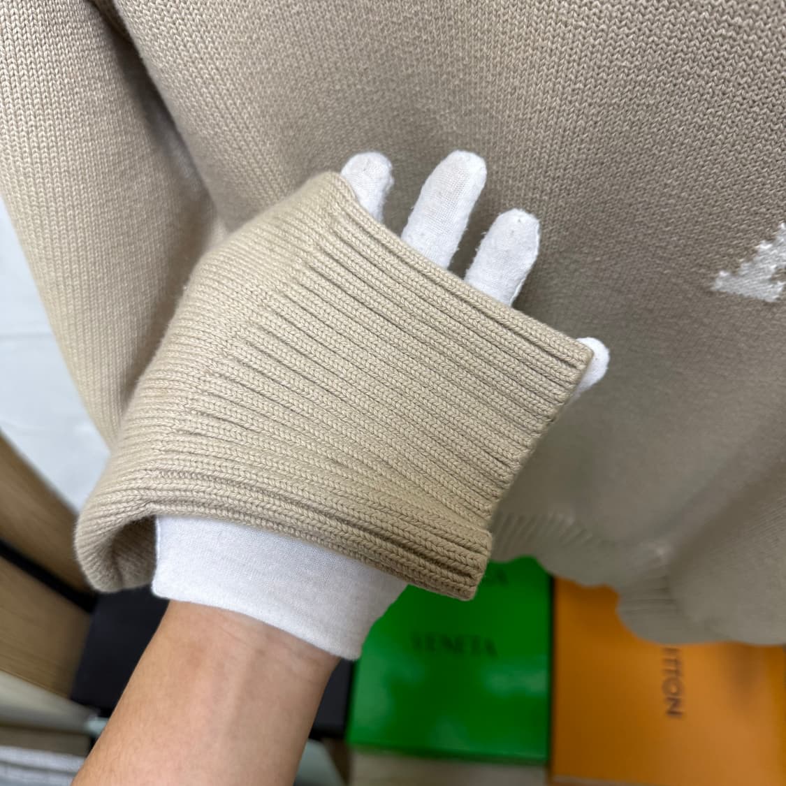 [XL사이즈] 아미 빅하트 로고 오버사이즈 니트 스웨터 베이지 화이트 상품이미지4