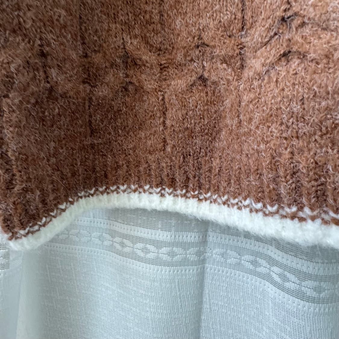 브라운 화이트배색 긴팔 니트티셔츠 상품이미지3