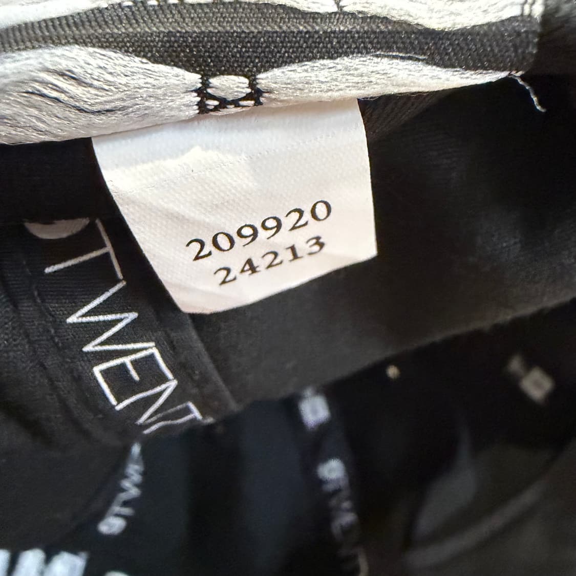 뉴에라 x 모마 어드저스터블 베이스볼 캡 상품이미지4