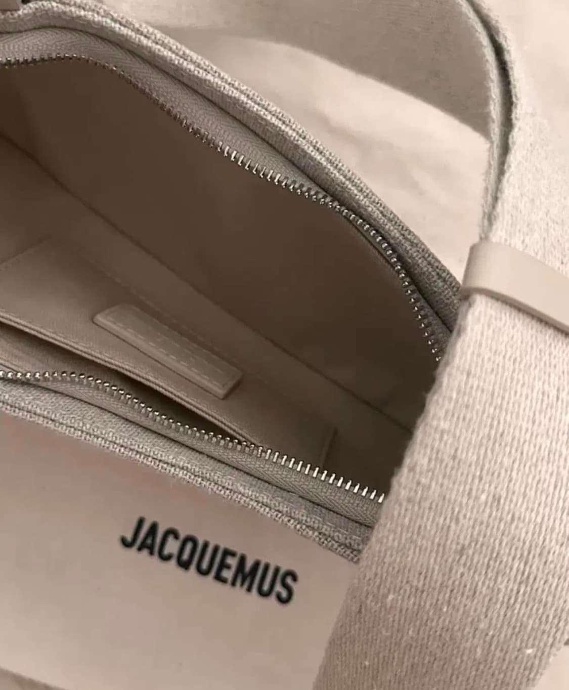 자크뮈스 르 비쥬 캔버스 버클 숄더백 새상품 더스트백 상품이미지3