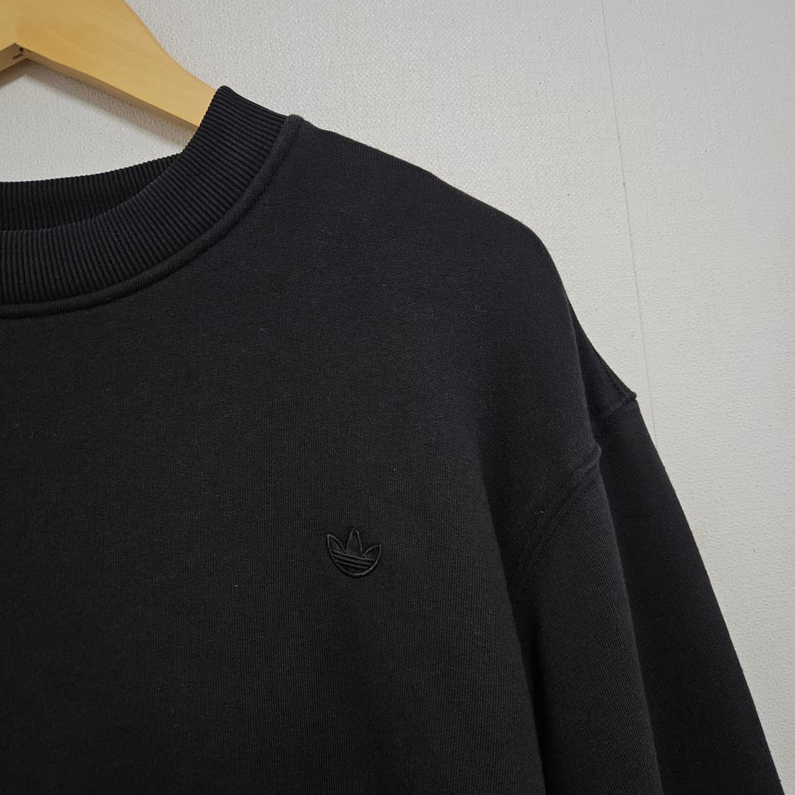 M 아디다스 파이어버드 올블랙 오버핏 맨투맨 상품이미지2