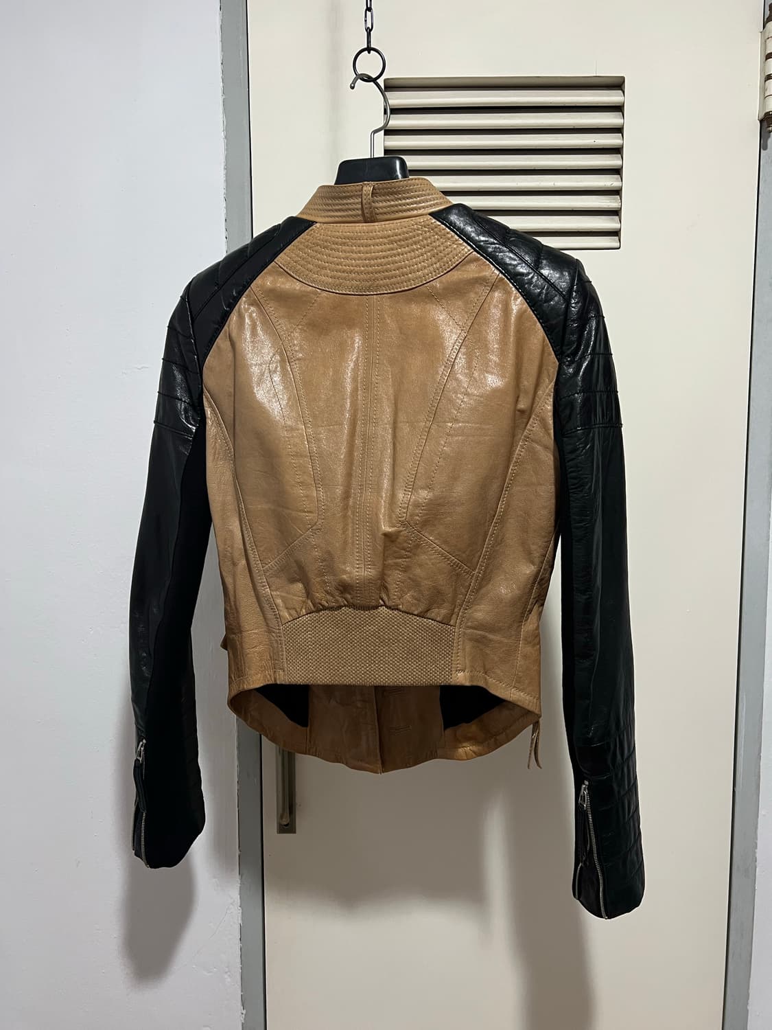 MOCHA BEIGE LEATHER-JACKET 상품이미지3