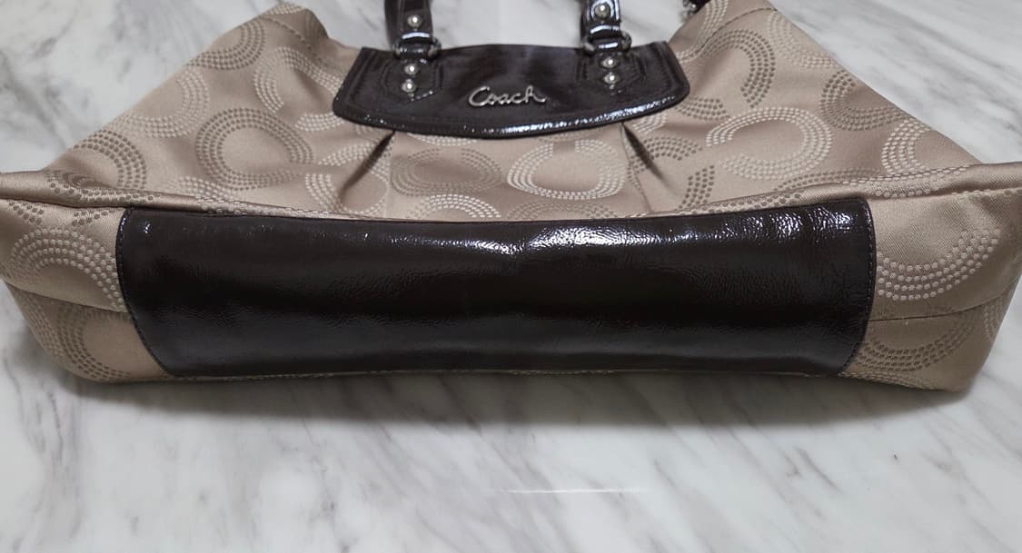 코치 정품 애슐리 닷티드 옵 아트 캐리올 숄더백 상품이미지9