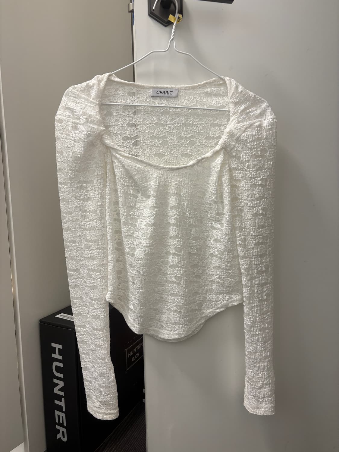 세릭 LACE SHOULDER SHIRRING TOP / IVORY 상품이미지5