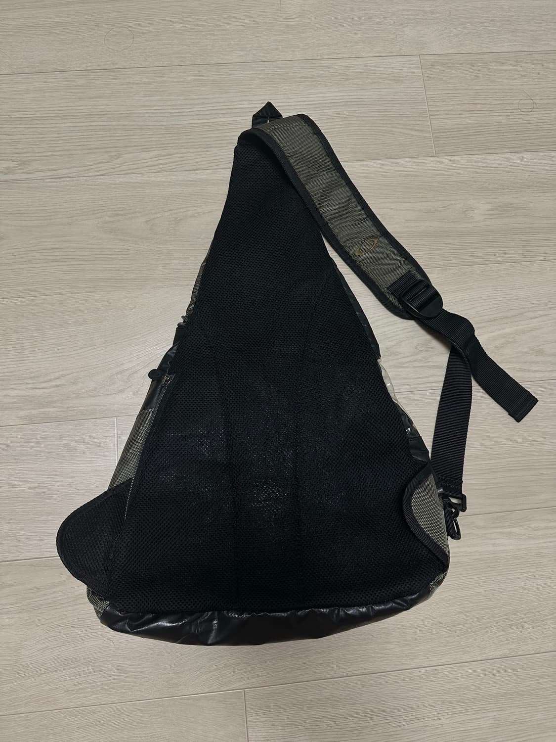 오클리 아카이브 슬링백 상품이미지3