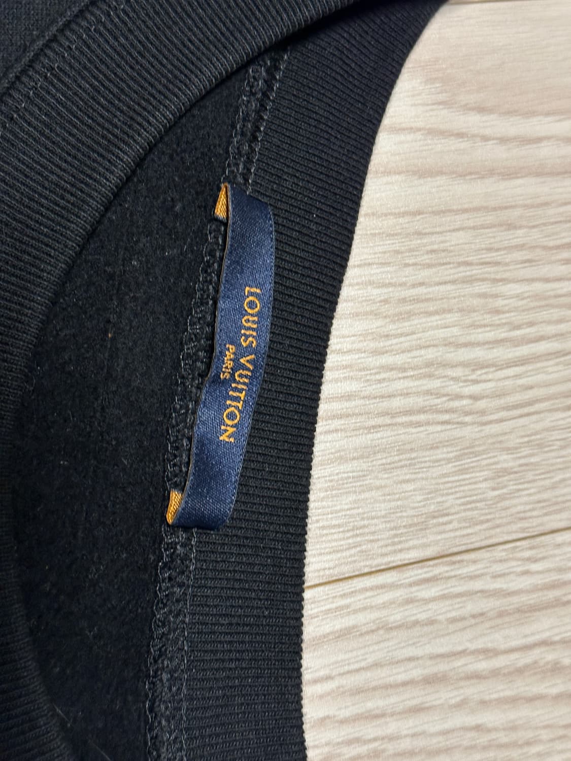 루이비통 인사이드아웃 맨투맨 상품이미지2