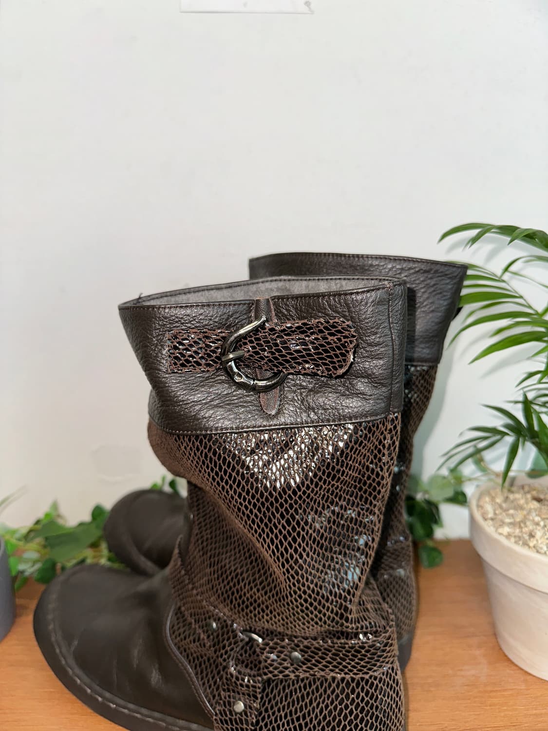 Dark brown python buckle boots 상품이미지5