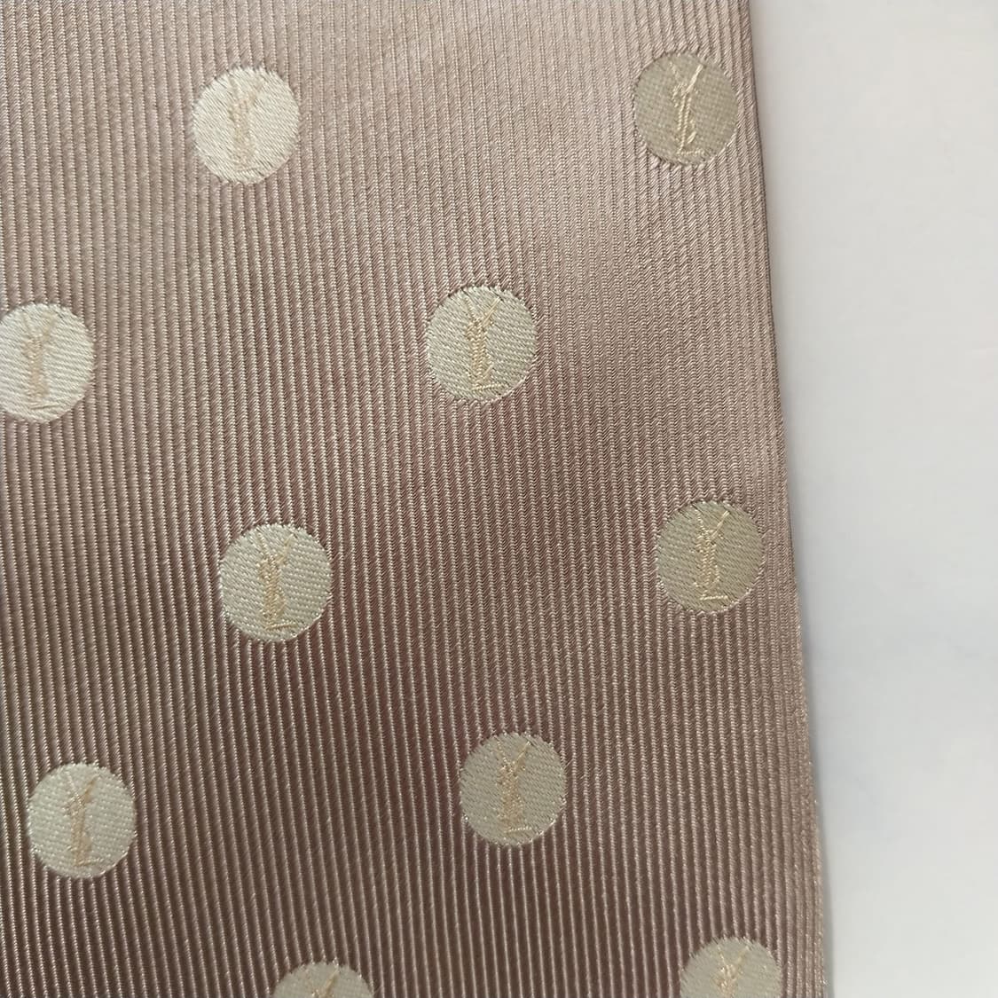 입생로랑 실크 베이지 로고 패턴 넥타이 8.5cm A+~A등급 K2012 상품이미지8